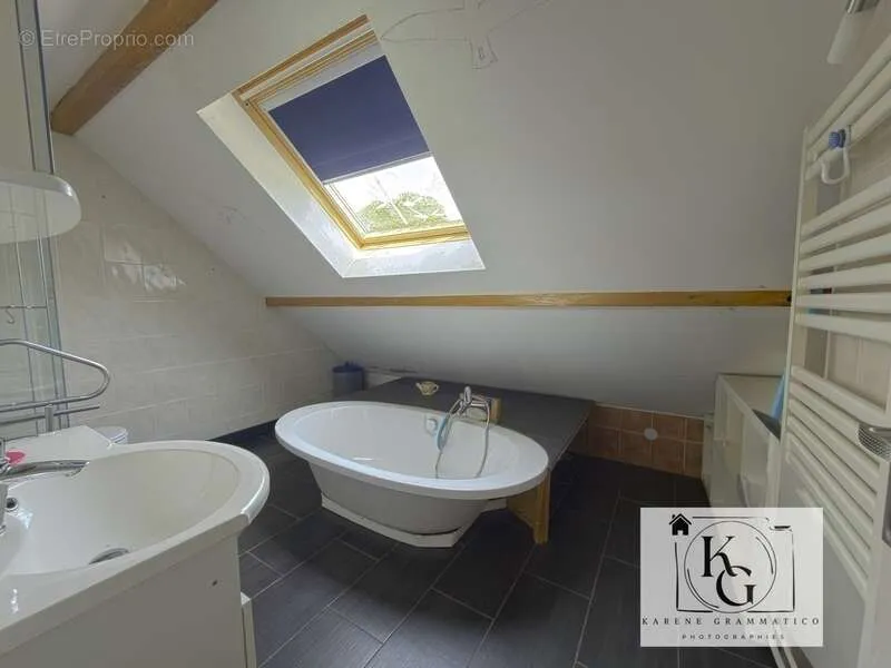 Salles de bain - Maison Individuelle avec Terrasse et Jardin Calme