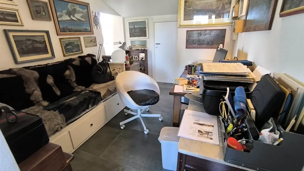 Bureau - Panoramic Penthouse with Terrace in Florence