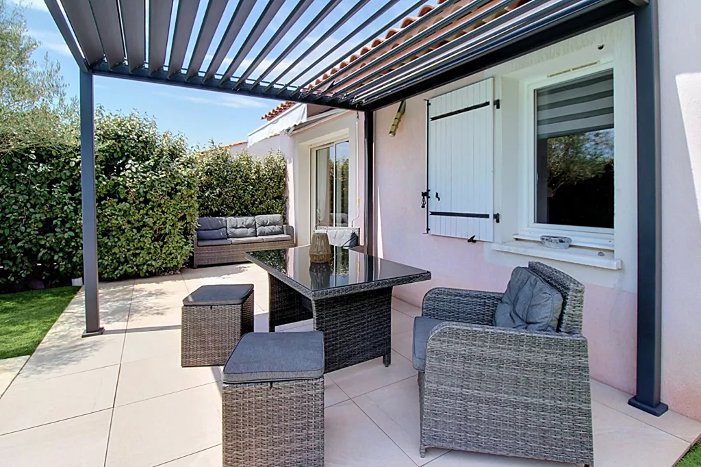 Terrasse - Villa avec Piscine et Garage à Vidauban