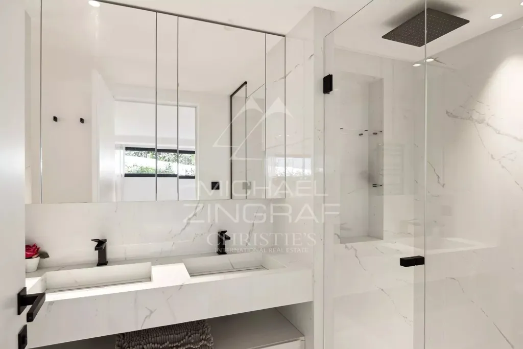 Salles de bain - Villa de luxe avec vue mer à Cannes
