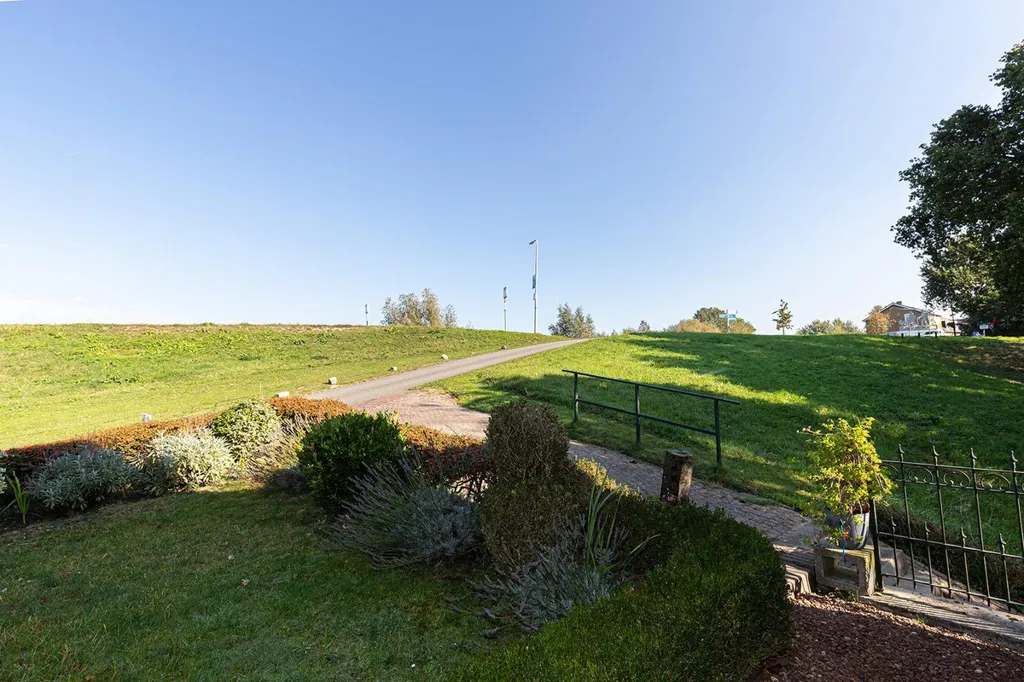 Aed - 1930s House with South Garden in Groot-Ammers
