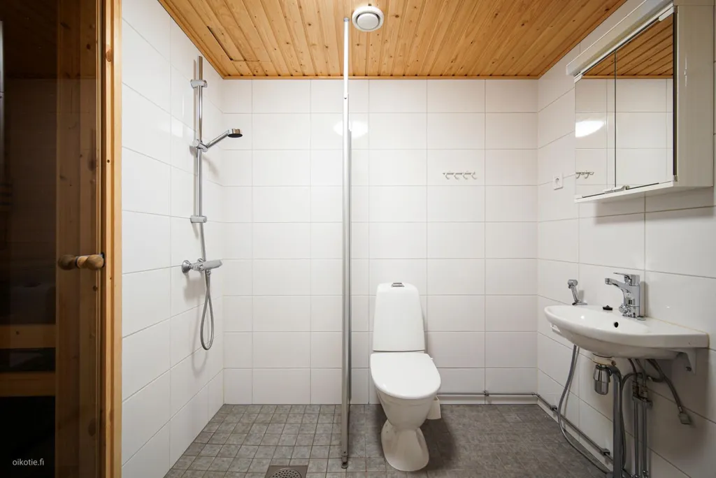 Salles de bain - Modern Flat with Balcony in Keljo, Jyväskylä