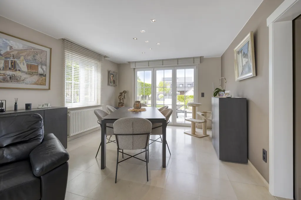 Salle à manger - Half-ouverte Bébouwée avec Jardin à Kuringen