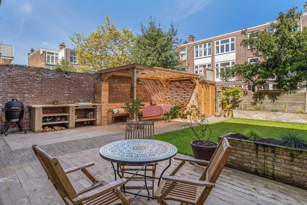 Terrasse - Mansion with Garden in The Hague's Statenkwartier