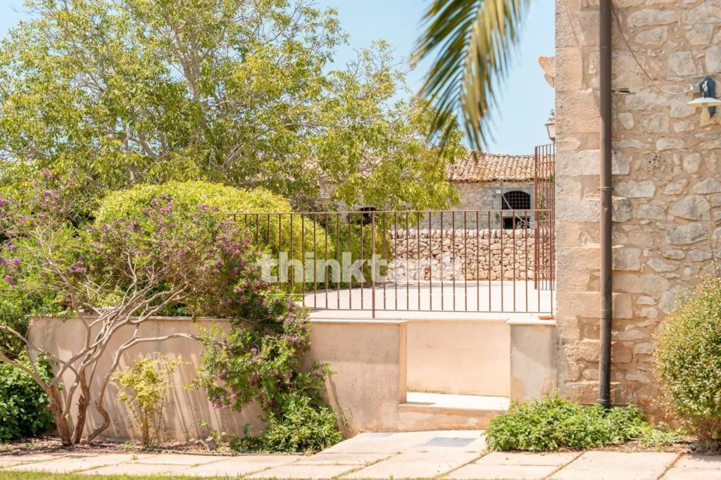 Aed - Rustic Villa with Pool in Ragusa