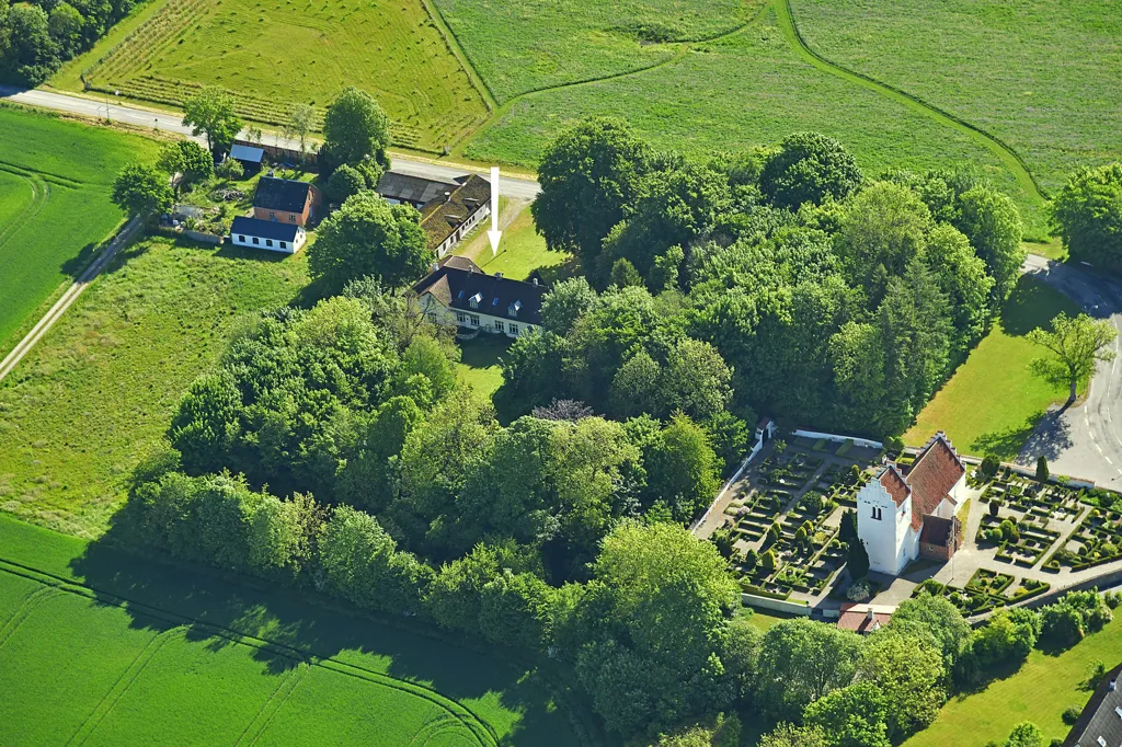 Õhuvaade - Renovated Rectory with Forest View in Hvedstrup