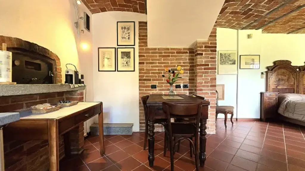 Dining Room - Rustic Cascina with Garden in Diano d'Alba