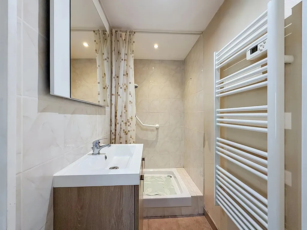 Bathrooms - 5-Bedroom Villa with Pool in Levens