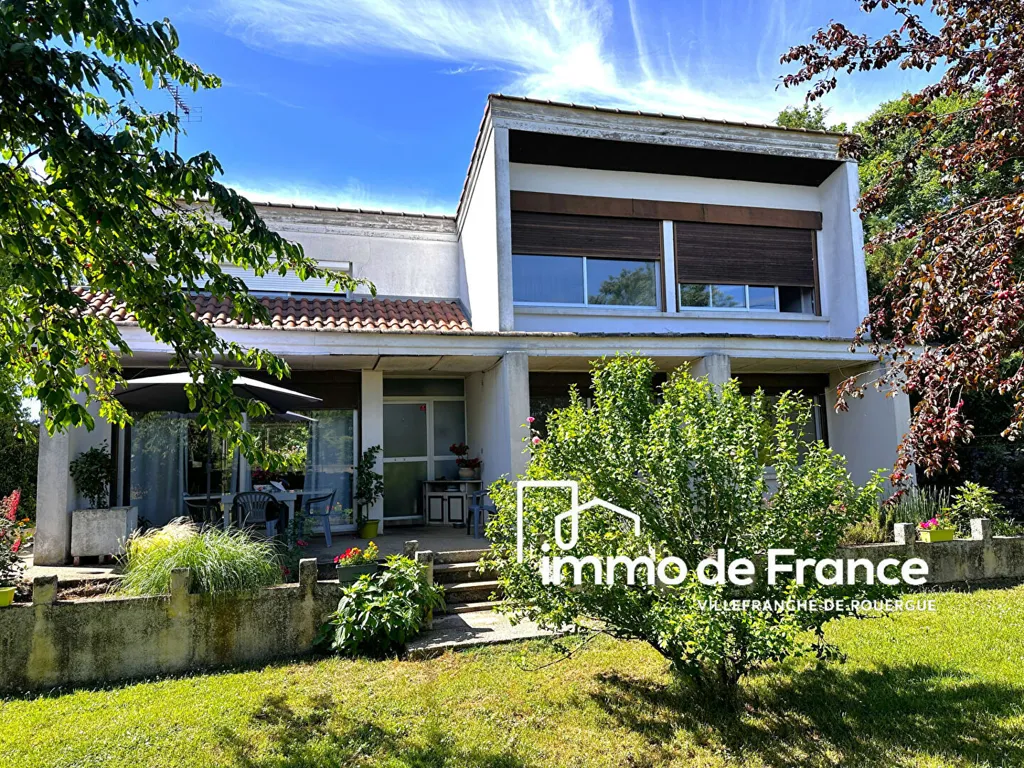 Esterno - House with Renovation Potential and Garden in Quiet Area