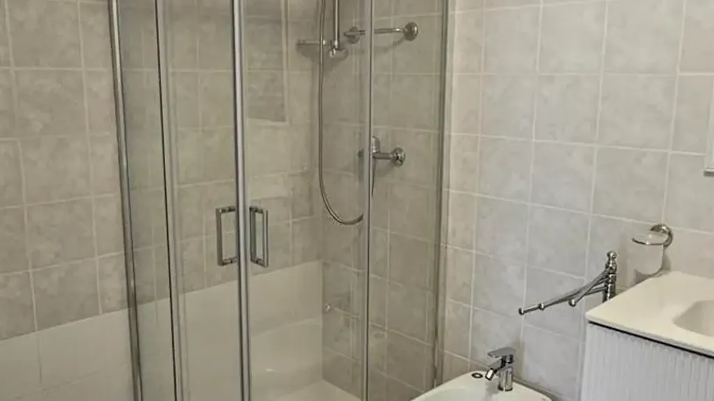 Salles de bain - Villa with Garden in Torre Faro, Messina