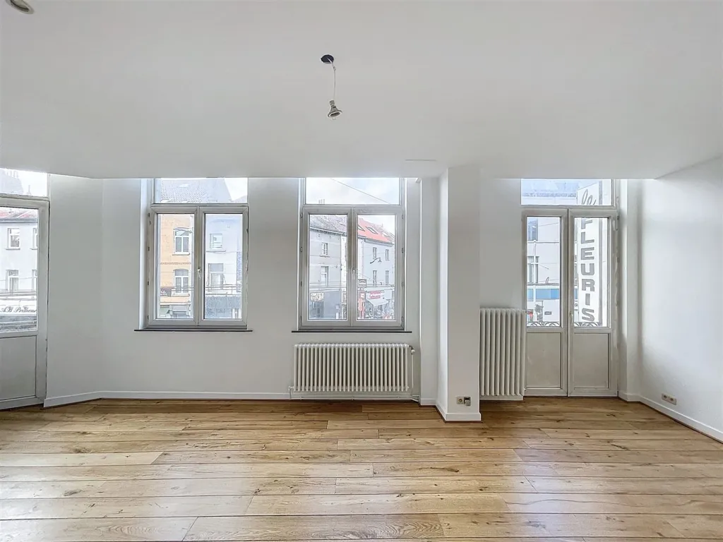 Pièces - Immeuble Mixte avec Commerces à Uccle