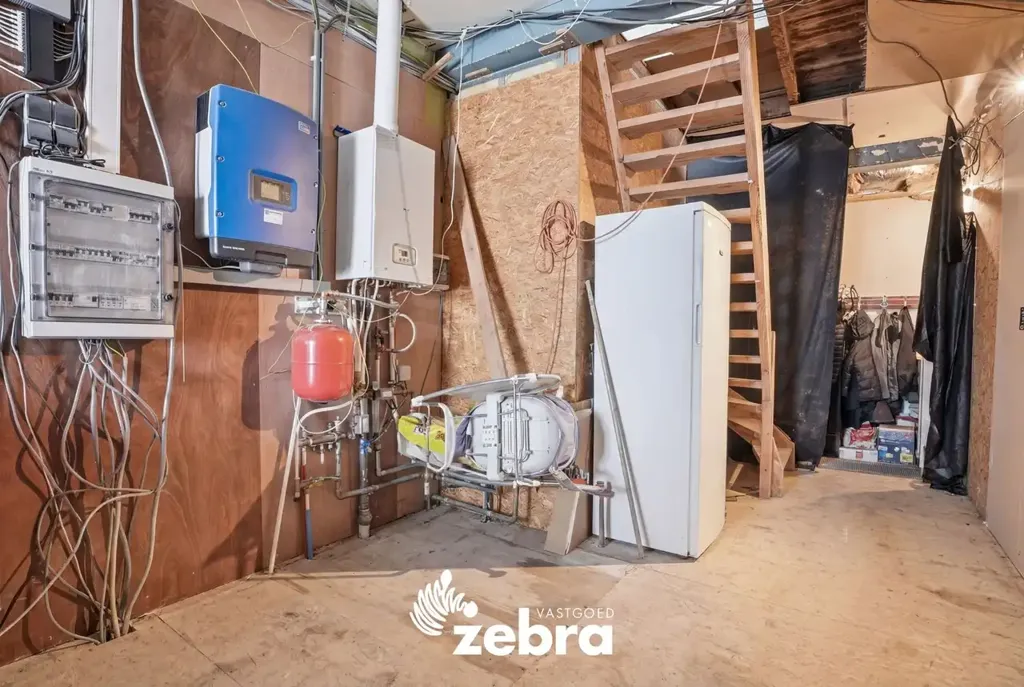 Rooms - Commercial Property with Private Flat in Pittem Centre