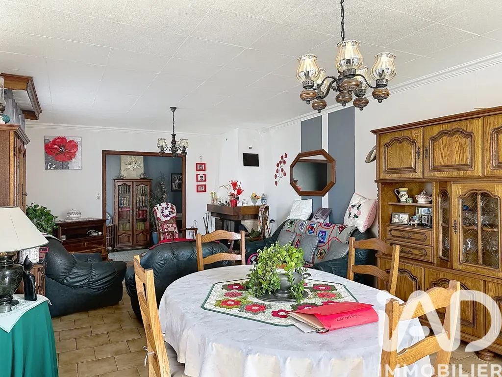 Salle à manger - Pavillon avec Sous-sol à Le Tallud, France