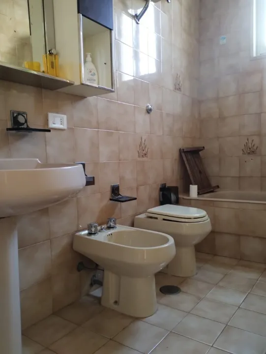Vannitoad - Spacious Rental Flat with Veranda in Brindisi