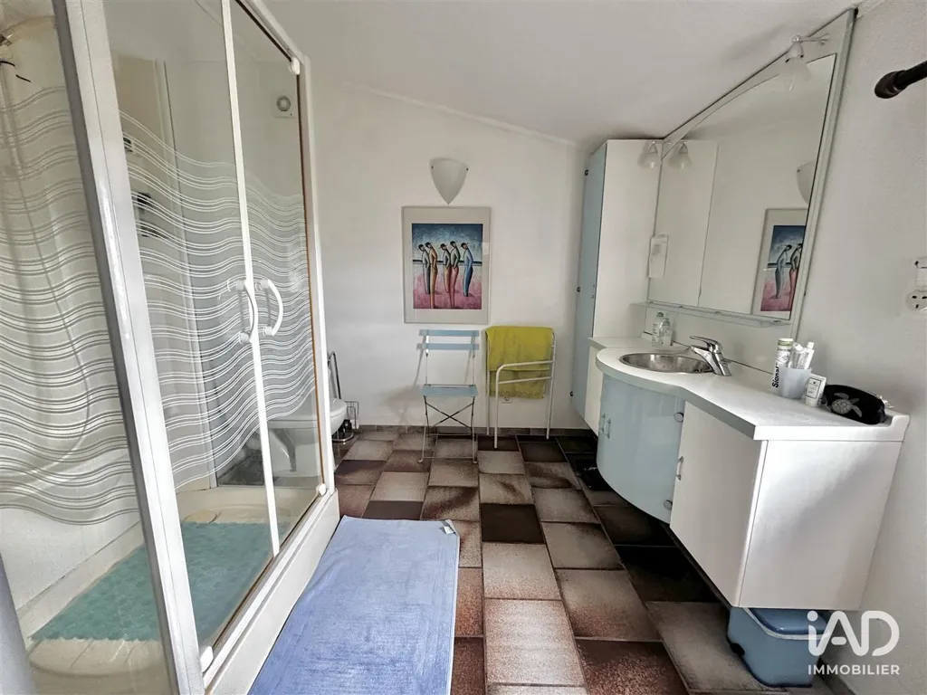 Bathrooms - Charming House with Pool near Cahors