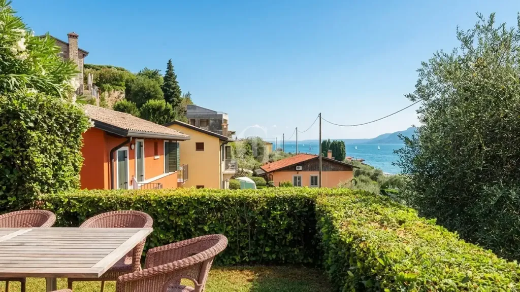 Terrass - Villa with Private Terraced Garden in Brenzone