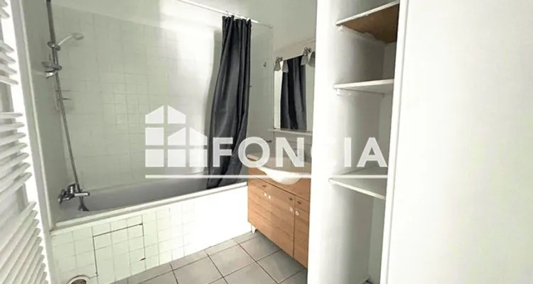 Bagni - 3-Bedroom Apartment in Nîmes Centre