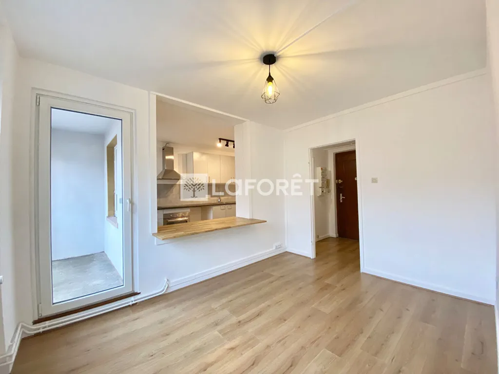 Séjour - Appartement Rénové avec Balcon à Strasbourg Neudorf