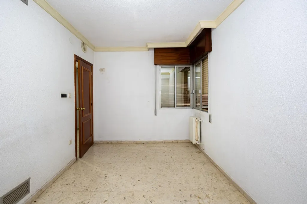 Entrée - Apartment for Renovation in Granada Centre