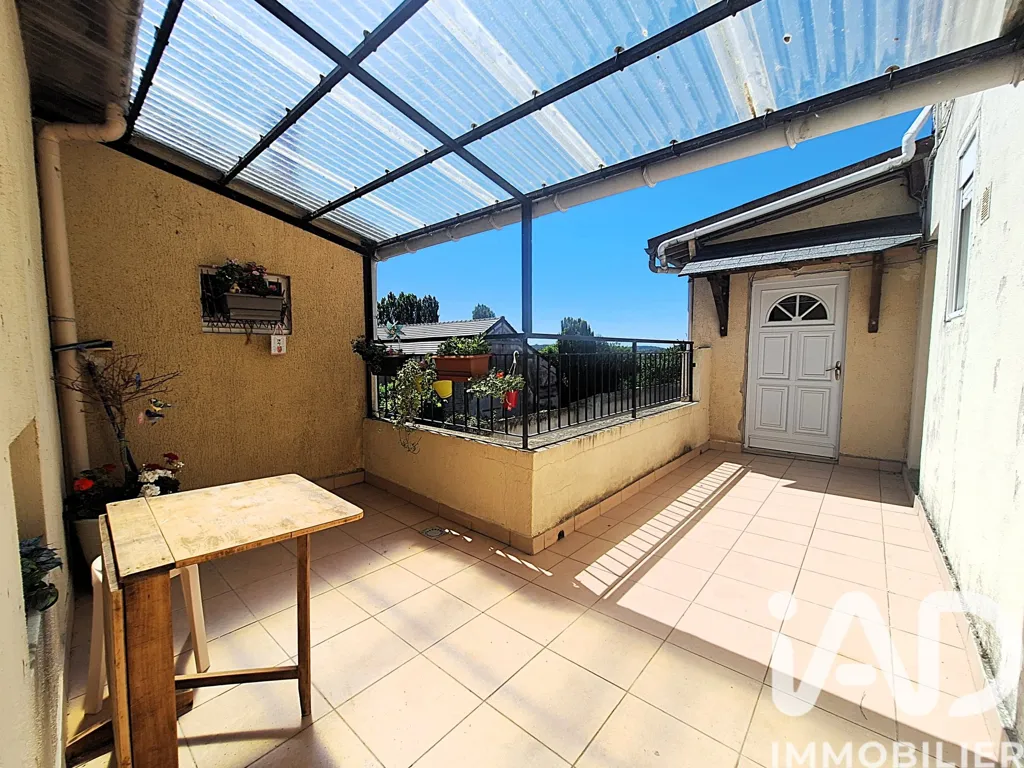Terrasse - Studio avec Parking Privé à Coulommiers