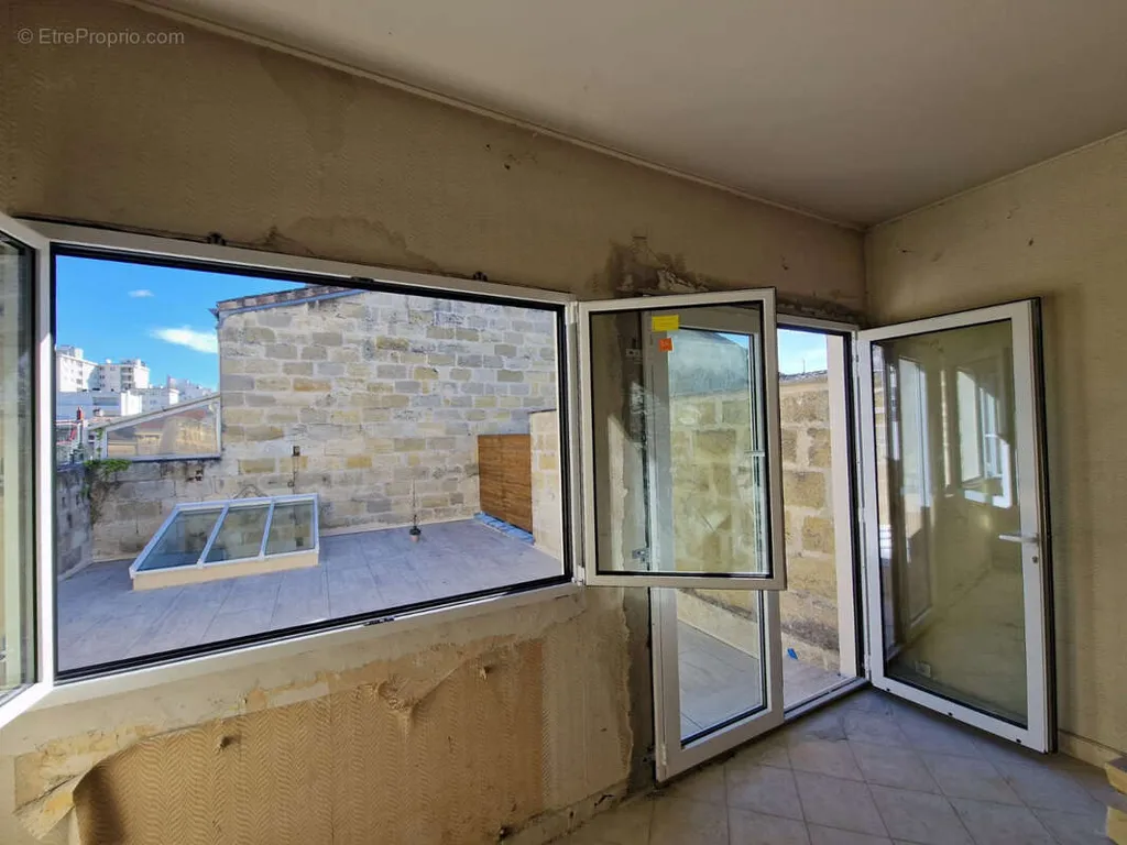 Stanze - T2 with Large Terrace in Bordeaux Croix Blanche