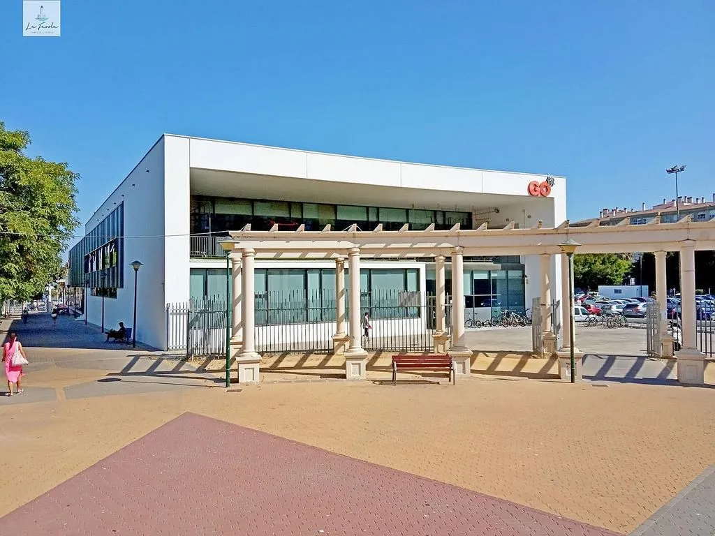 3-Bedroom Apartment with Terrace in Huelin