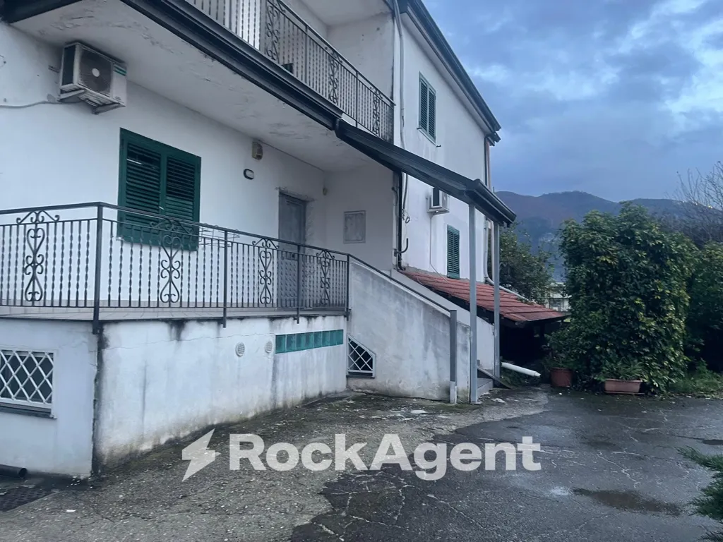 Välivaade - Twin-Occupancy Flat with Balcony in Angri