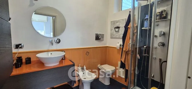 Salles de bain - Rearranged Apartment with Balcony in Bagnoli, Naples