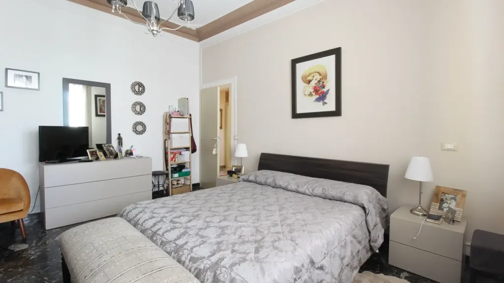 Camere da letto - Rear-Facing Apartment with Balcony in Vinci