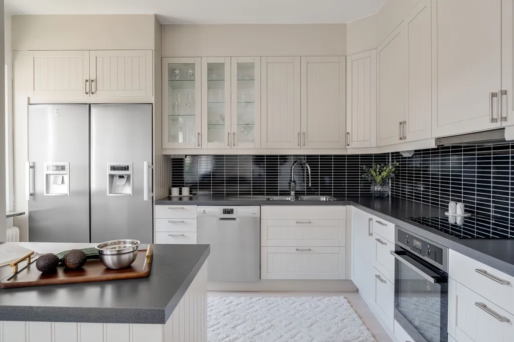 Cuisine - Renovated 3-Bedroom with Balcony in Southeast