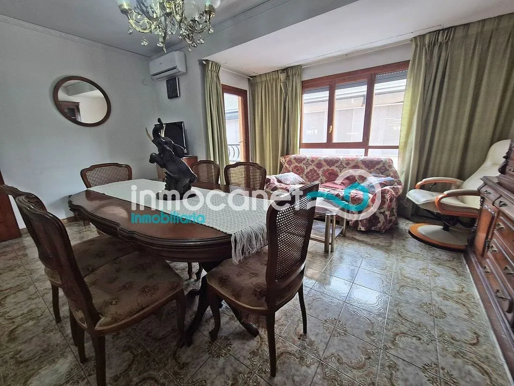 Söögituba - Apartment with Balcony and Terrace in Oliva