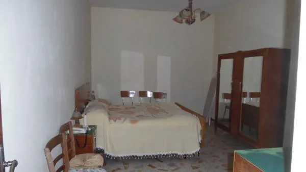 Bedrooms - Rustic Property with Large Garden in Sant'Angelo Dei Lombardi
