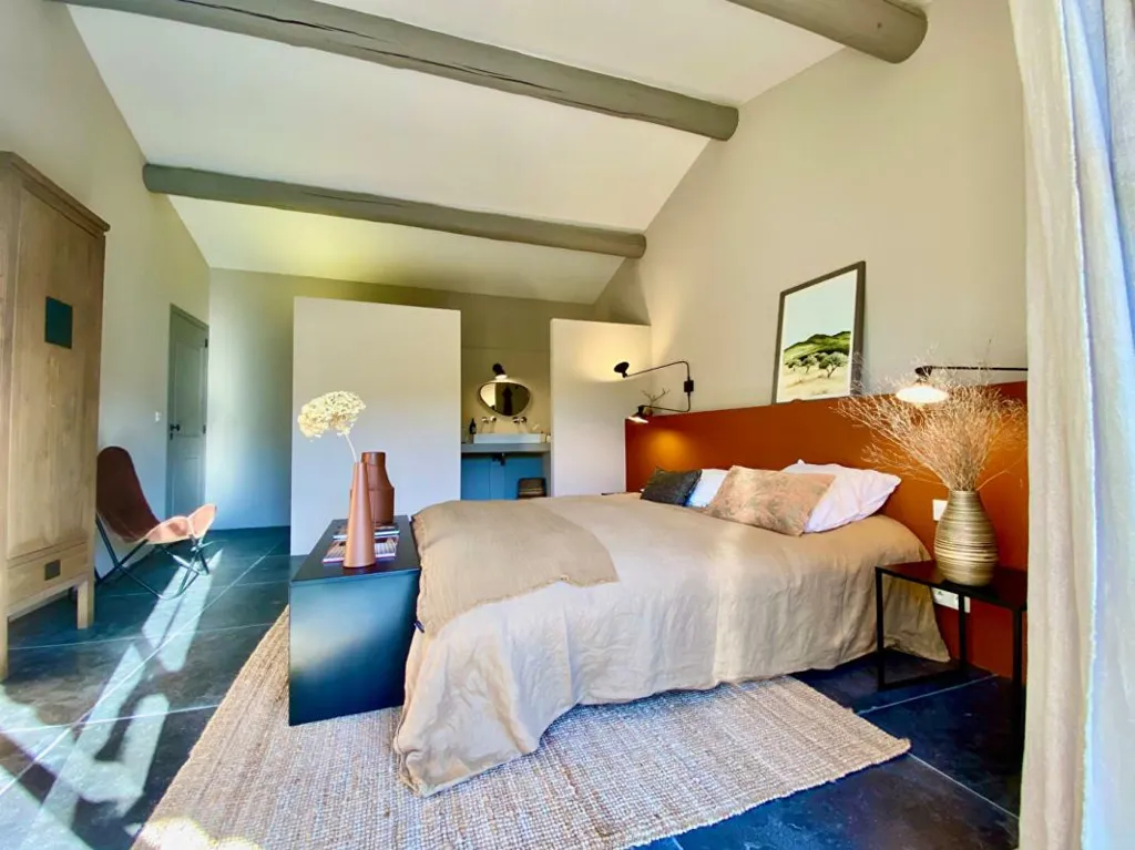 Chambres - Villa Luxueuse avec Piscine à Ménerbes