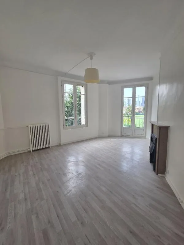Séjour - Appartement 3 Pièces avec Ascenseur à Courbevoie