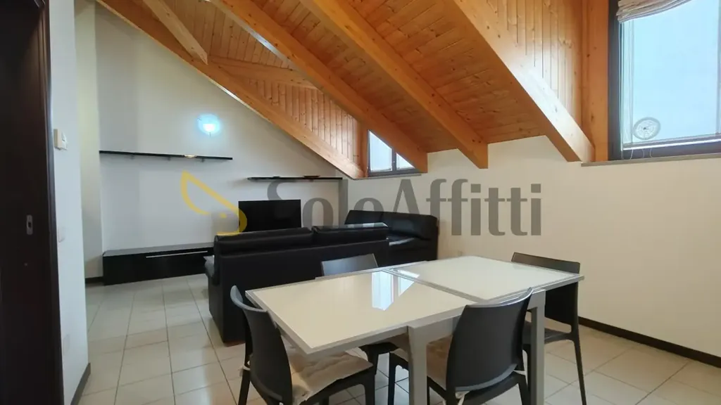 Söögituba - Mansarded Triplex with Balcony in Gallarate