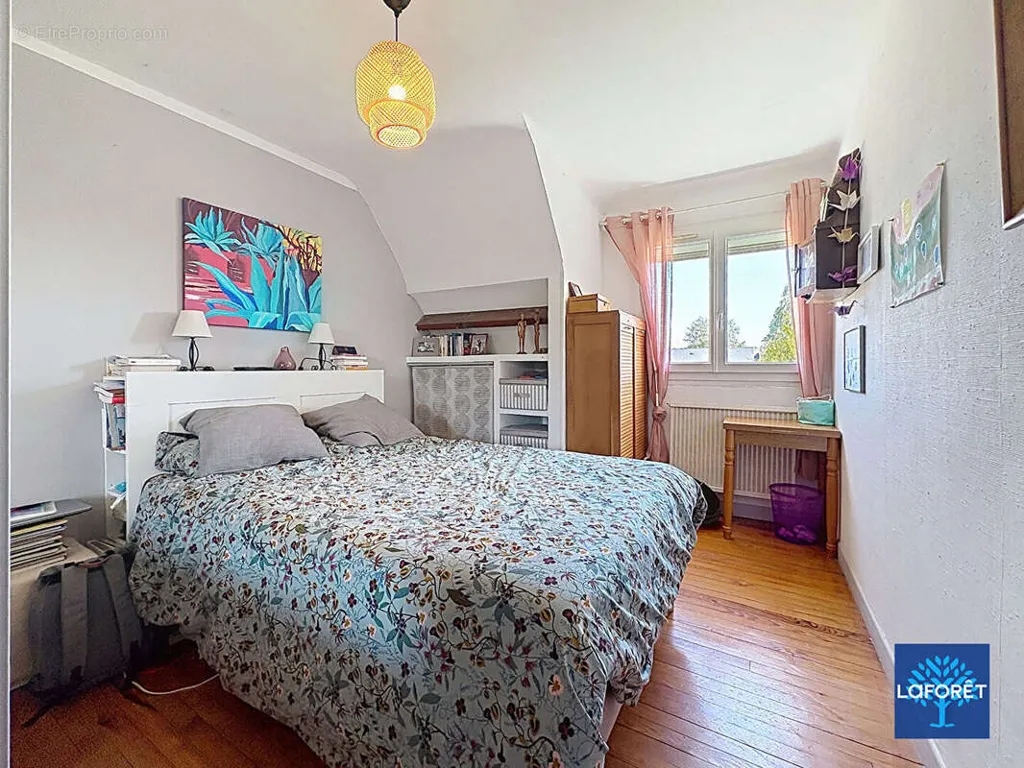 Bedrooms - 5-Piece House with Garden in Caen