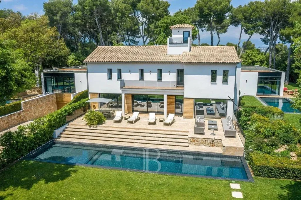 Vue aérienne - Villas Modernes avec Vue sur la Mer à Cannes