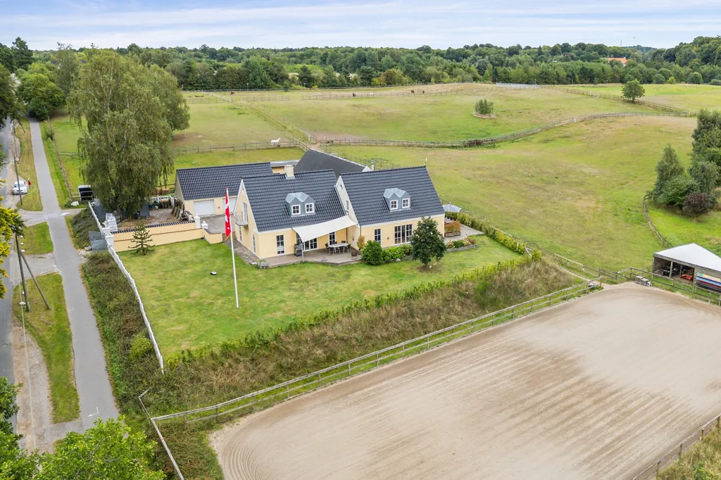Õhuvaade - Villa with Equestrian Facilities in Hillerød