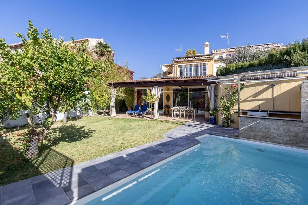 Piscine - Luxury House with Pool in Granada