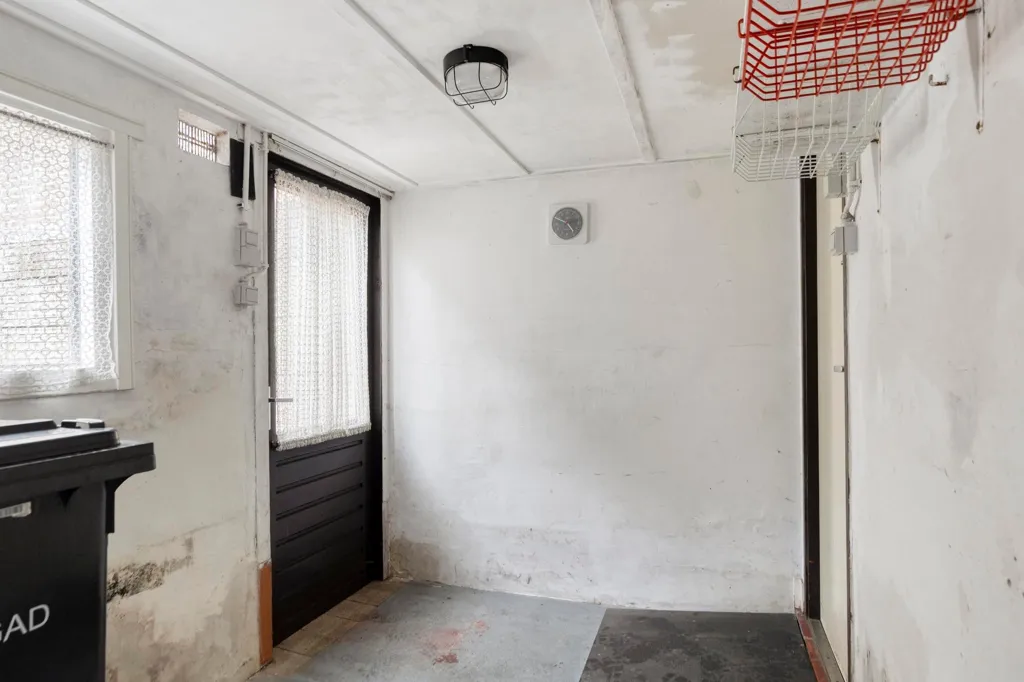 hallway_entrance
