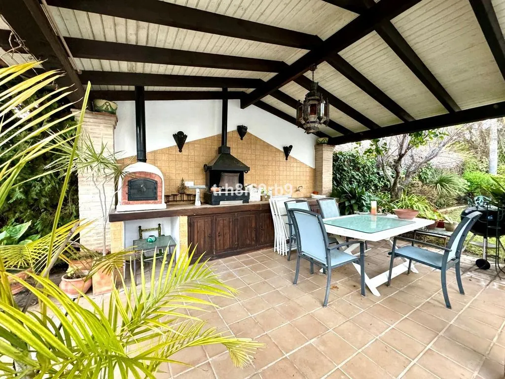Terrasse - Detached Villa with Pool in Atalaya, Costa del Sol