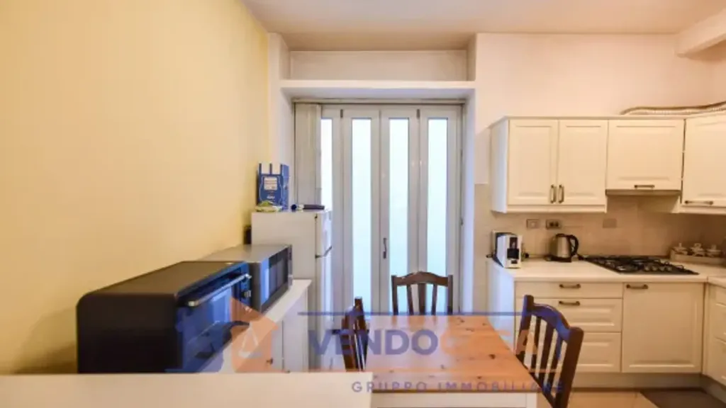 Cuisine - Central Trilocale with Balcony in Turin