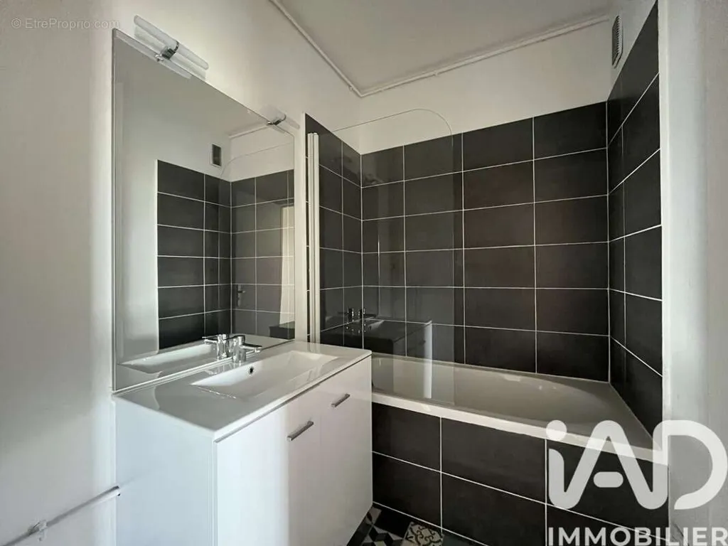Vannitoad - T3 Apartment with Balcony in Limoges