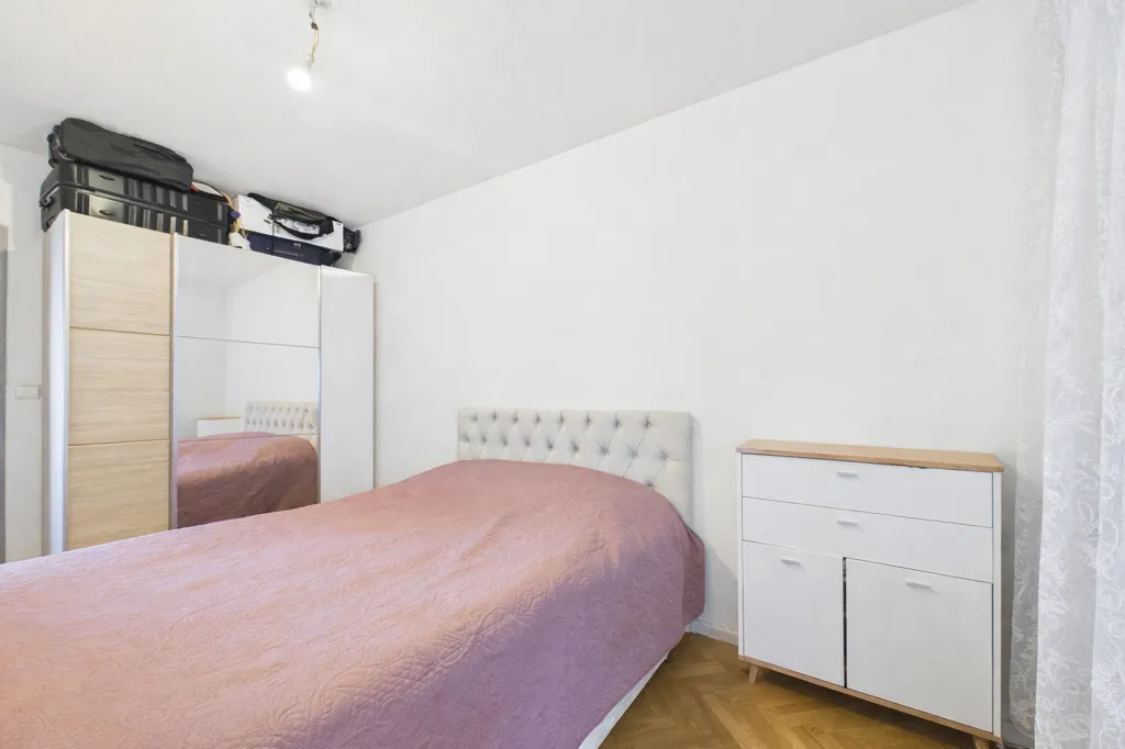 Chambres - Appartement T5 avec Balcons et Garage à Valence