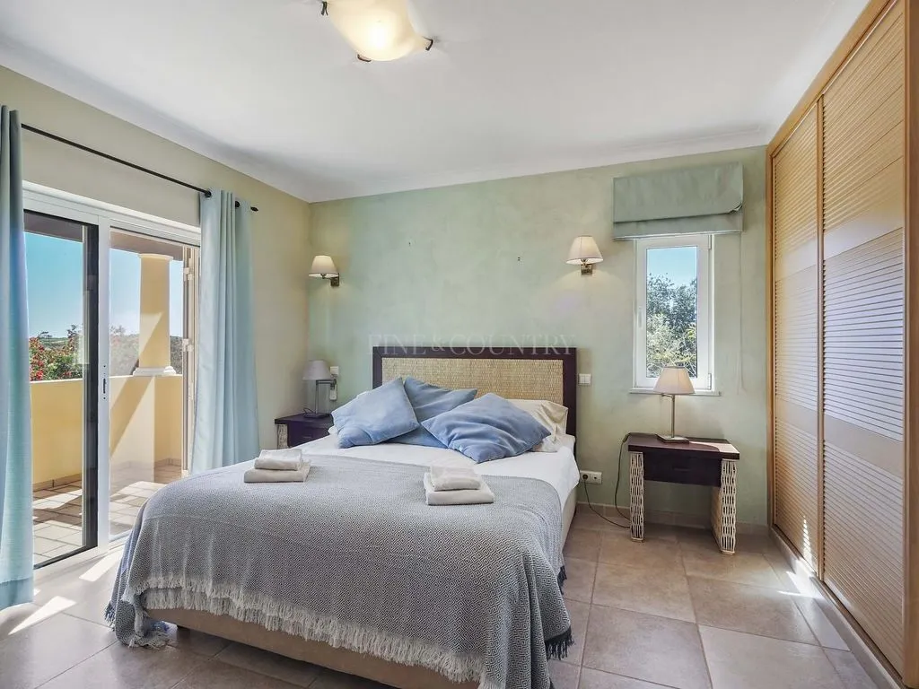 Magamistoad - Luxury Villa with Golf Views in Estômbar