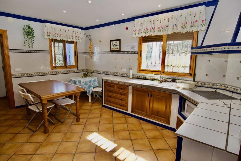 Cuisine - Luxury Villa with Sea View in Málaga