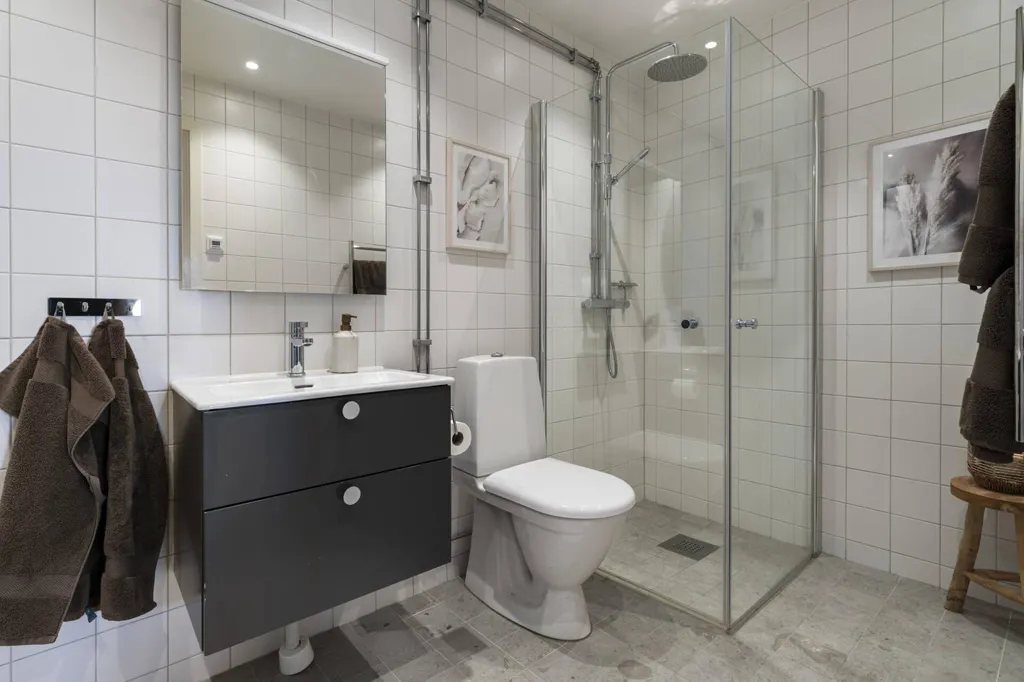 Salles de bain - Apartment with Balcony in Älvsjö, Stockholm