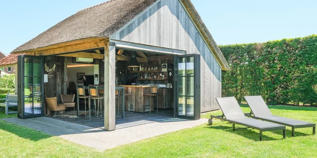 Terrass - Renovated Farmhouse with Garden in Stevoort