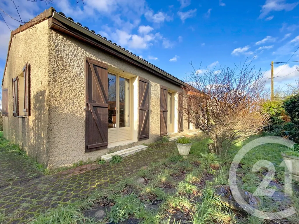 Aed - Charming Detached House with Garden in Rochefort