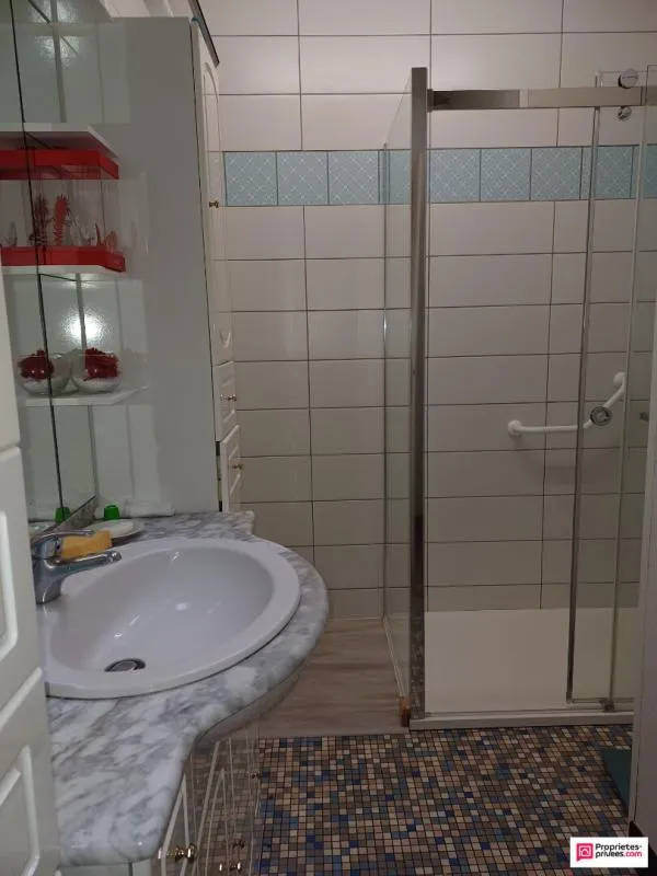 Salles de bain - Maison avec Jardin près du Centre-ville de Niort